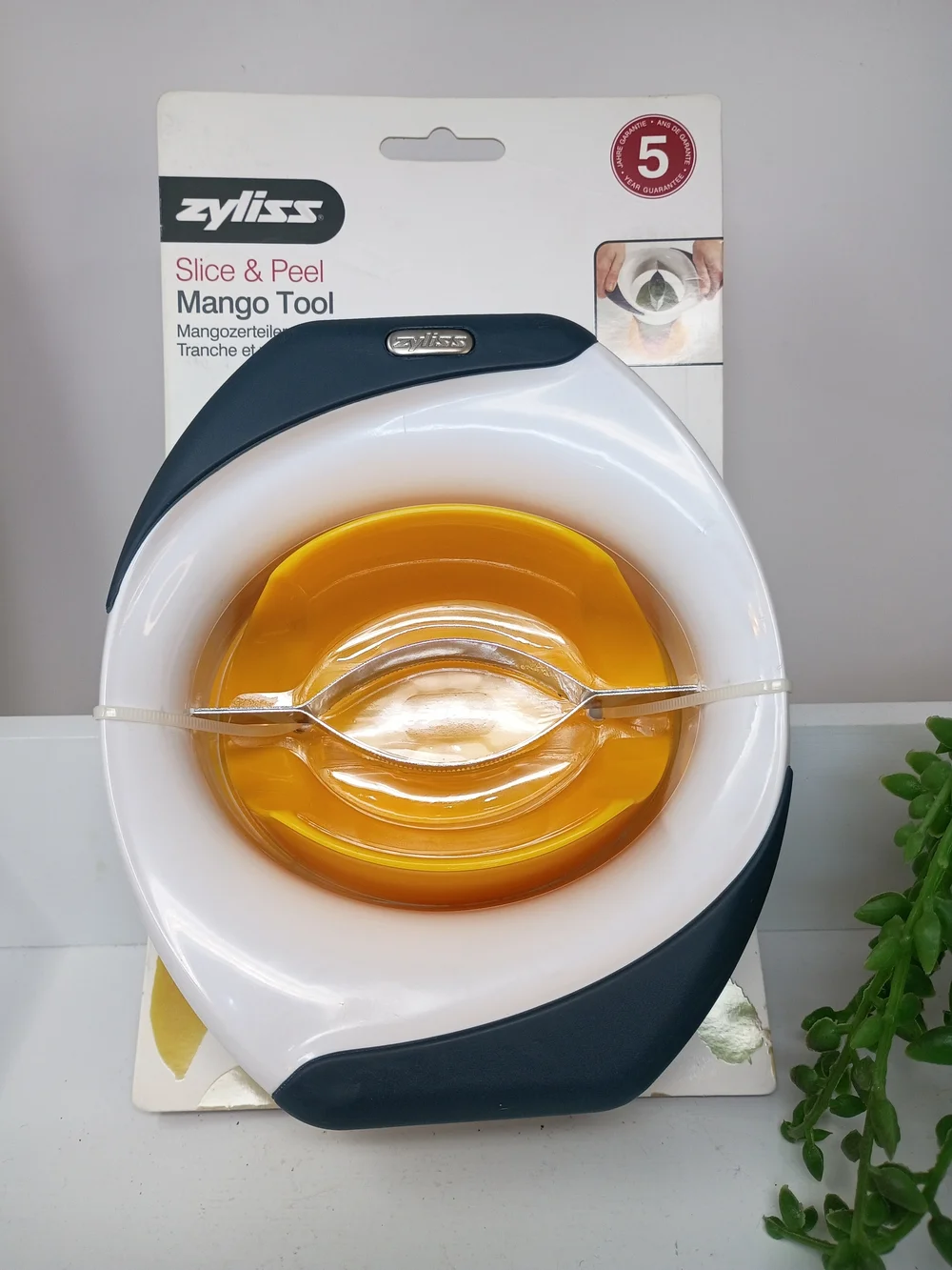 Zyliss Slice & Peel Mango Tool - White, Yellow & Dark Blue